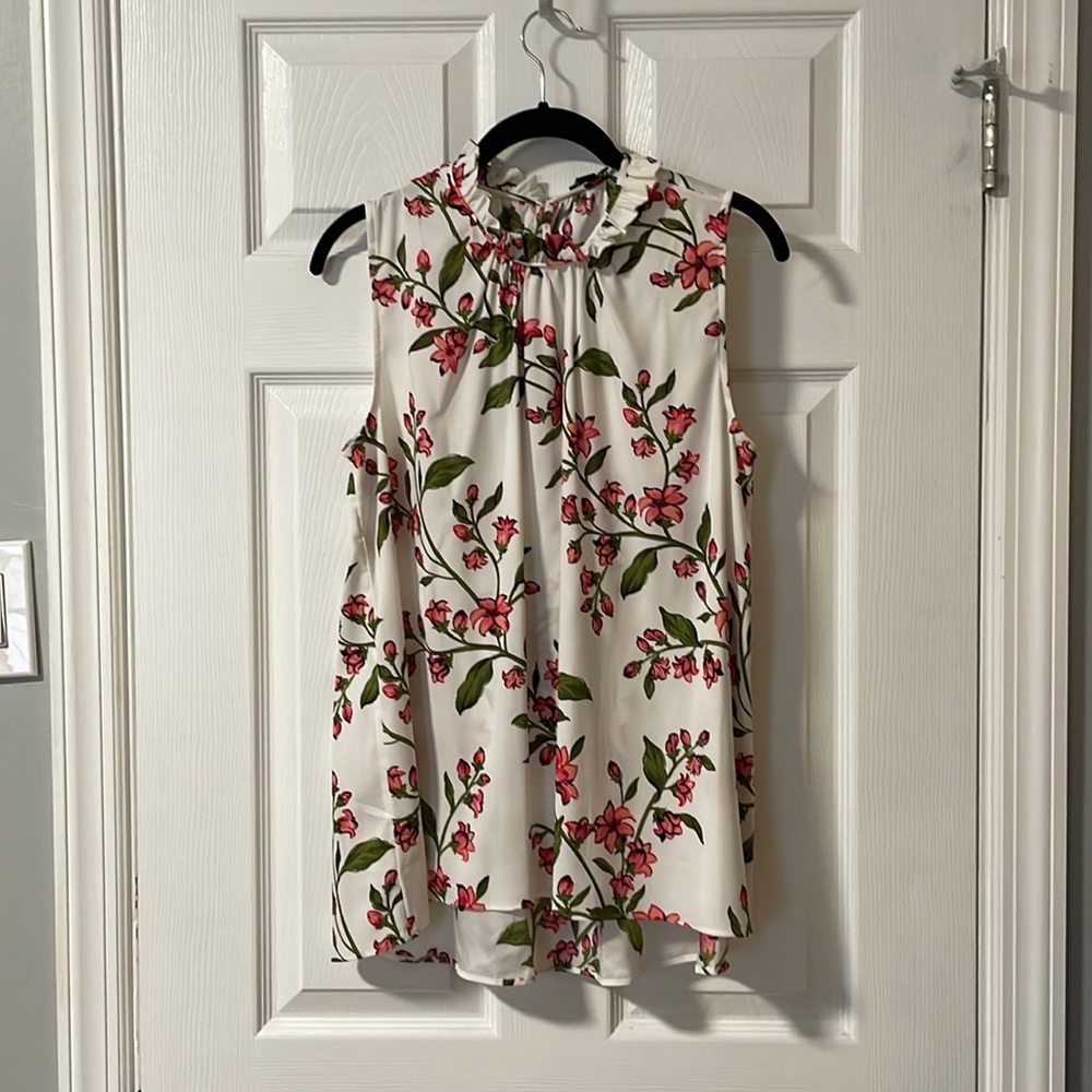 Ann Taylor white sleeveless blouse with pink flowers (M)